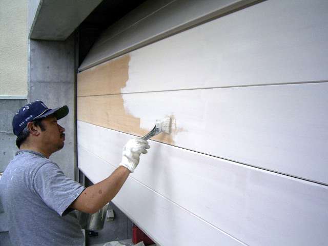 木製シャッターをウッドステイン（オスモカラー）