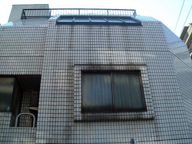 外壁タイル before