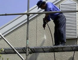 高圧洗浄で汚れ・藻・カビを除去