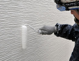 外壁の凹凸に細かく対応するローラー