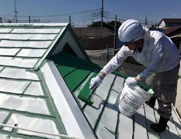 重なりに当たらないようローラーを横に転がす