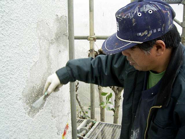 工具による脆弱塗膜の剥離